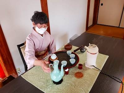 【京都宇治・宝善院】法要後にお茶の準備をしてくださっている様子です。