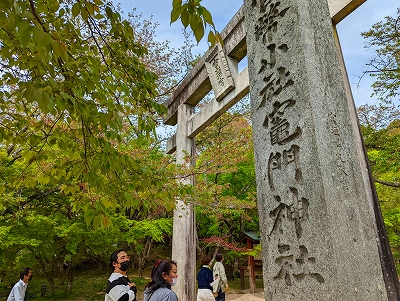 福岡県太宰府市にあります竈門神社の鳥居です。