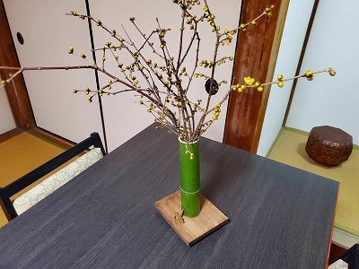 青竹の花筒と一緒に頂きました。