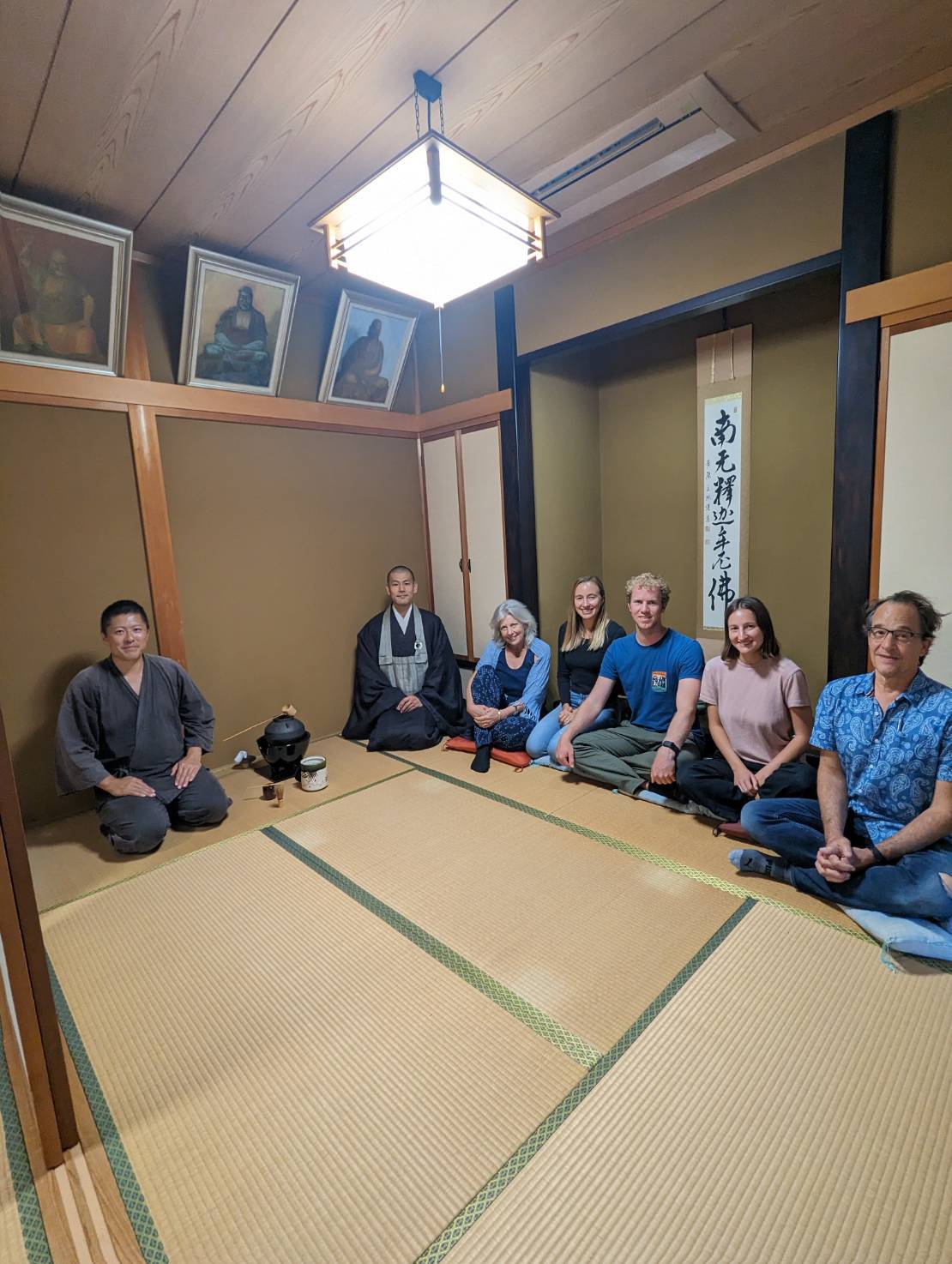 京都宇治・宝善院での茶道体験の様子です。ハワイ在住の方たちが日本の文化を楽しまれにお越しでした。
